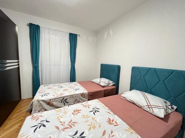 Budva, Babilonija-Trosoban renoviran stan 80m2 na atraktivnoj lokaciji