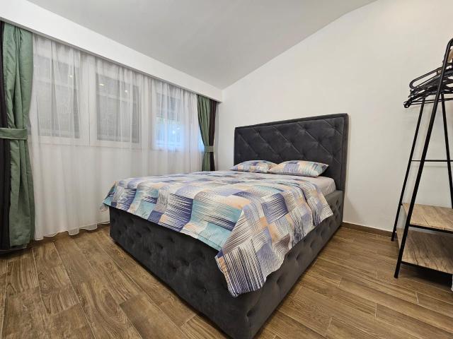 Budva, Babilonija-Trosoban renoviran stan 80m2 na atraktivnoj lokaciji
