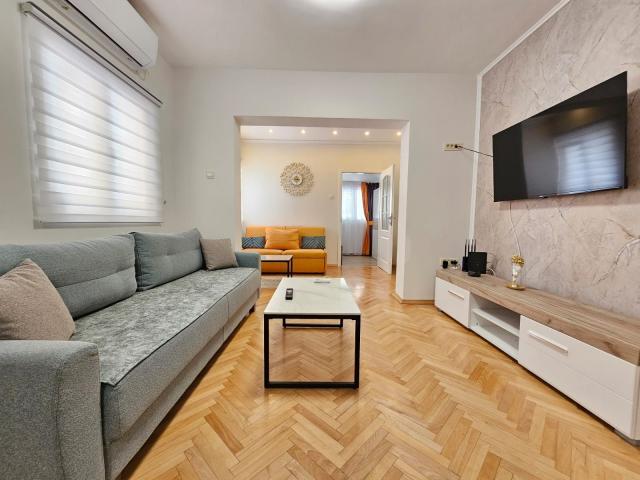 Budva, Babilonija-Trosoban renoviran stan 80m2 na atraktivnoj lokaciji