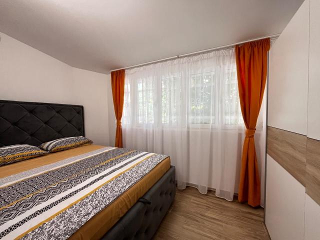 Budva, Babilonija-Trosoban renoviran stan 80m2 na atraktivnoj lokaciji
