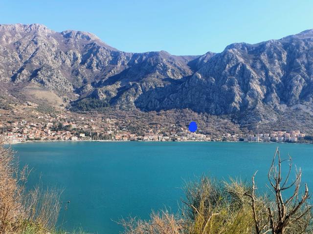 Urbanizovan plac 425 m² sa pogledom na more, 200 m od obale - Risan, Kotor