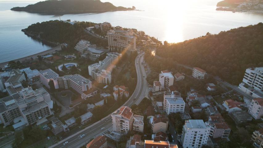 Atraktivan urbanizovan plac 2.400 m² sa pogledom na more za izgradnju zgrade u Bečićima