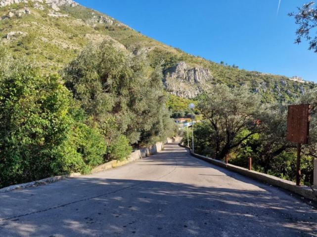 Urbanizovan plac sa pogledom na more, 1700 m², Reževići, Budva