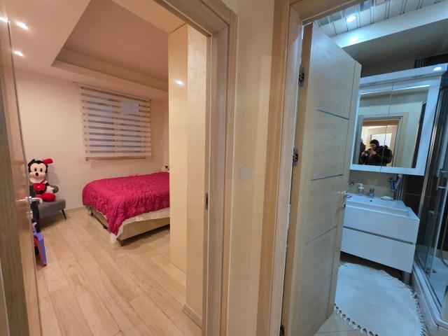 Luksuzno opremljen dvosoban stan 80m² u Budvi, Rozino