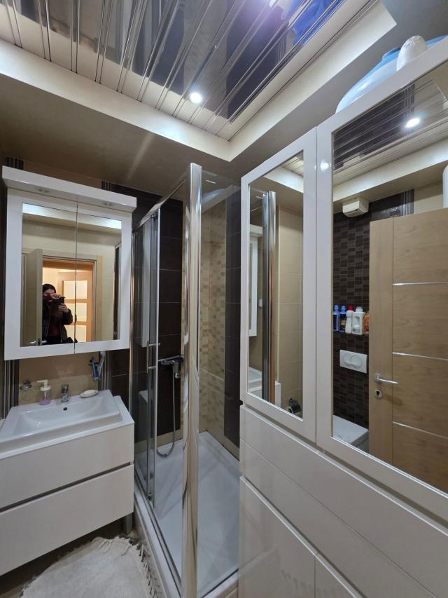 Luksuzno opremljen dvosoban stan 80m² u Budvi, Rozino