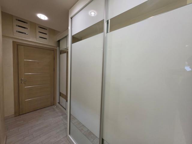 Luksuzno opremljen dvosoban stan 80m² u Budvi, Rozino