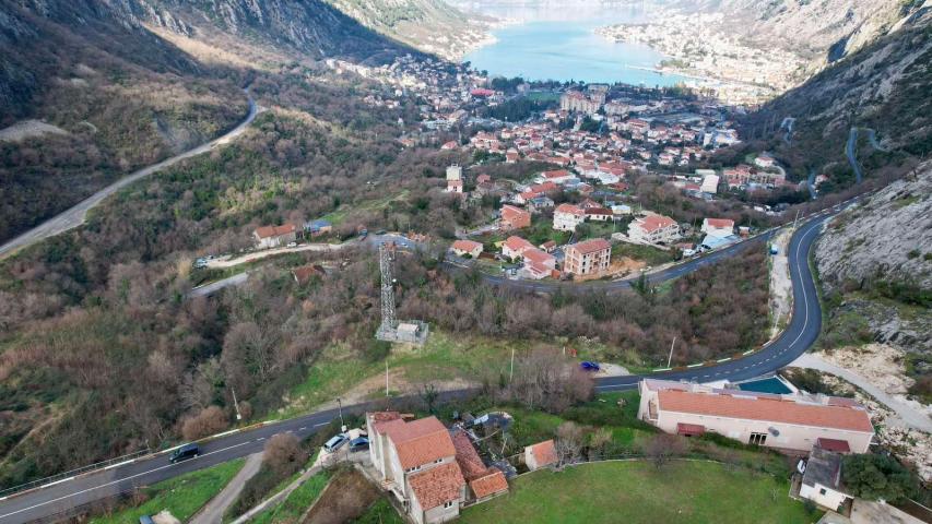 Urbanizovan plac 12.000 m² sa panoramskim pogledom na more, Škaljari, Kotor