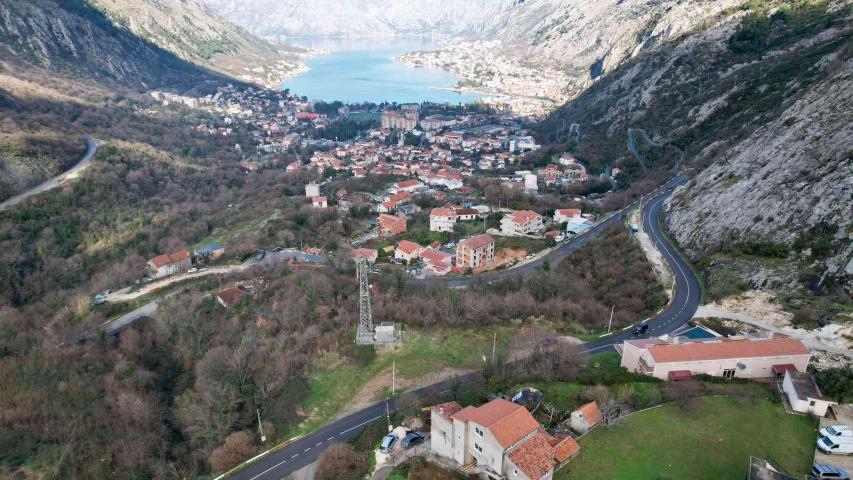 Urbanizovan plac 12.000 m² sa panoramskim pogledom na more, Škaljari, Kotor