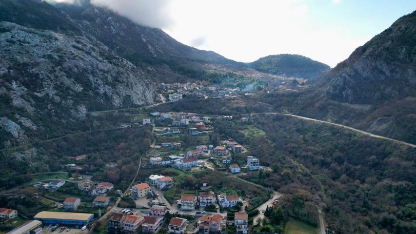 Urbanizovan plac 12.000 m² sa panoramskim pogledom na more, Škaljari, Kotor
