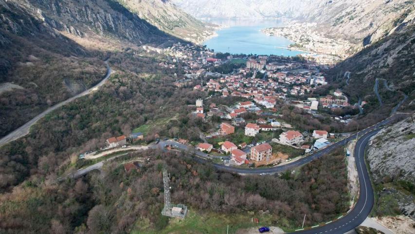 Urbanizovan plac 12.000 m² sa panoramskim pogledom na more, Škaljari, Kotor
