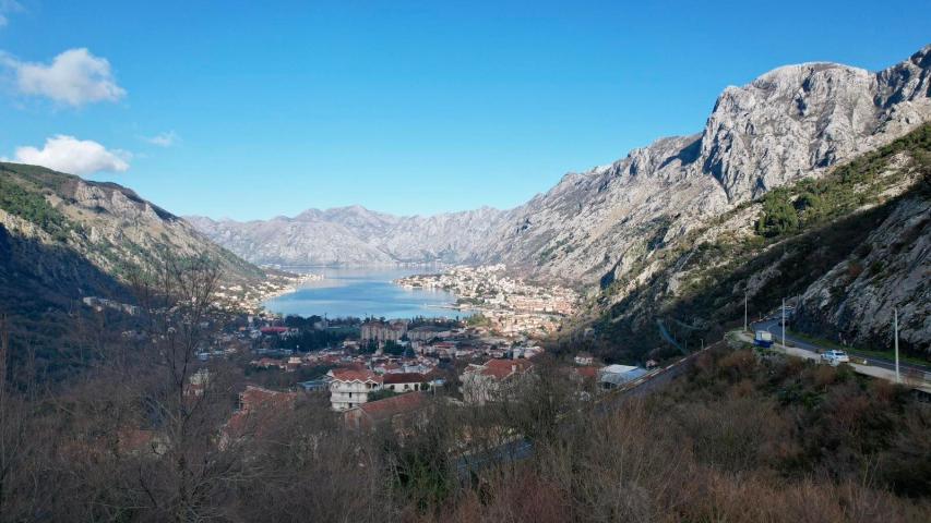 Urbanizovan plac 12.000 m² sa panoramskim pogledom na more, Škaljari, Kotor