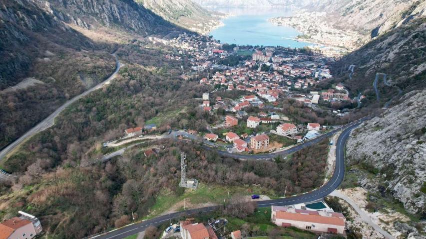 Urbanizovan plac 12.000 m² sa panoramskim pogledom na more, Škaljari, Kotor