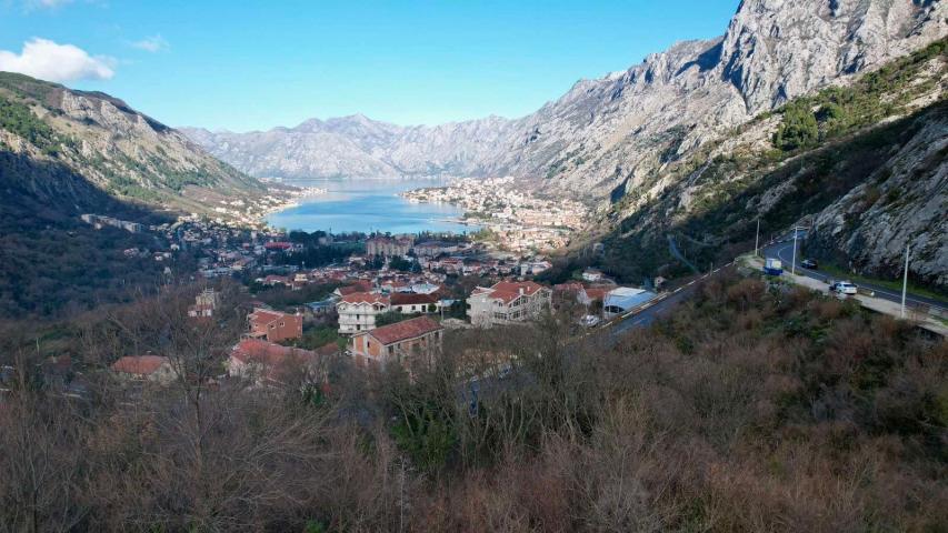 Urbanizovan plac 12.000 m² sa panoramskim pogledom na more, Škaljari, Kotor