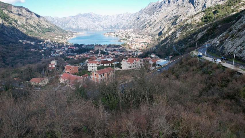 Urbanizovan plac 12.000 m² sa panoramskim pogledom na more, Škaljari, Kotor