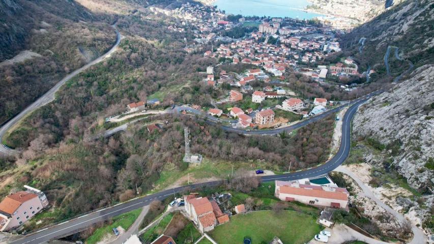 Urbanizovan plac 12.000 m² sa panoramskim pogledom na more, Škaljari, Kotor