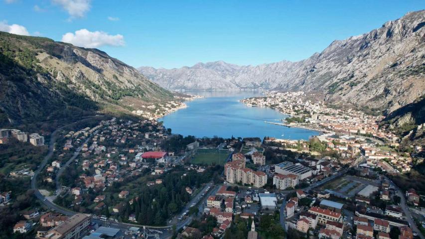 Urbanizovan plac 12.000 m² sa panoramskim pogledom na more, Škaljari, Kotor