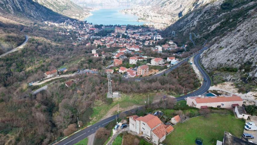 Urbanizovan plac 12.000 m² sa panoramskim pogledom na more, Škaljari, Kotor