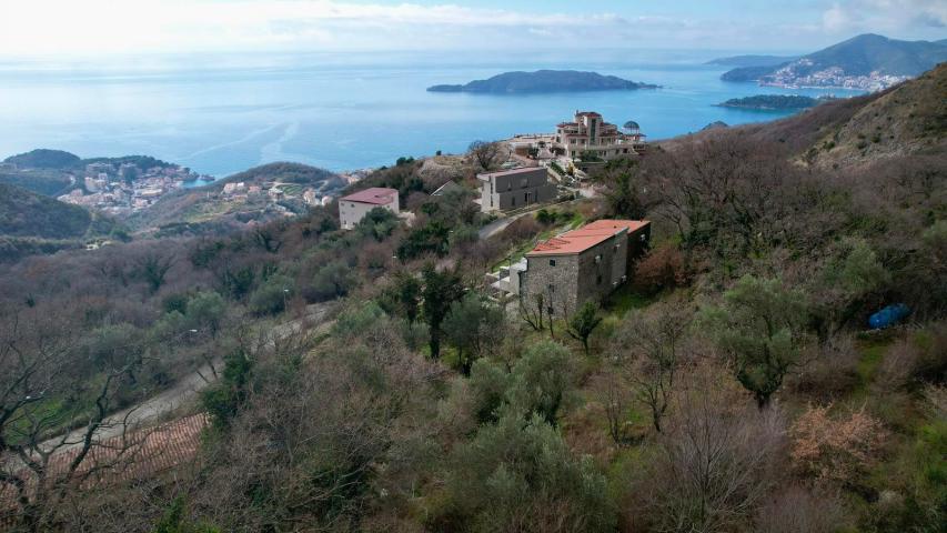 Urbanizovan plac 590m2 sa pogledom na more-Kuljace, Budva