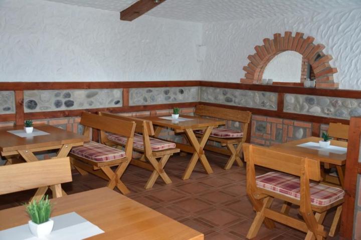Hotel 1.200m² sa restoranom i placem 800m² – Donji Štoj, Ulcinj