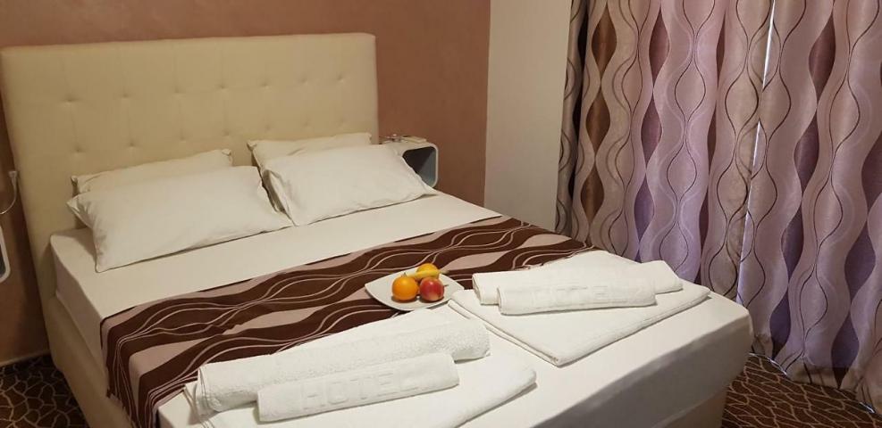 Hotel 1.200m² sa restoranom i placem 800m² – Donji Štoj, Ulcinj