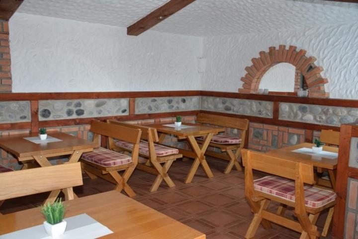Hotel 1.200m² sa restoranom i placem 800m² – Donji Štoj, Ulcinj
