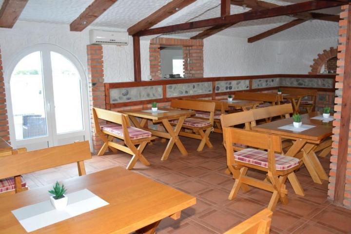 Hotel 1.200m² sa restoranom i placem 800m² – Donji Štoj, Ulcinj