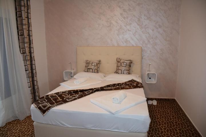 Hotel 1.200m² sa restoranom i placem 800m² – Donji Štoj, Ulcinj