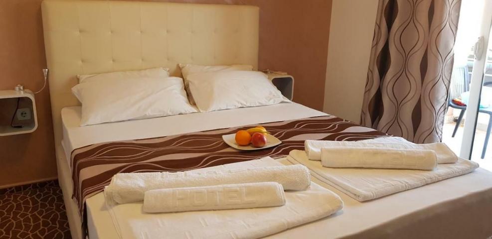 Hotel 1.200m² sa restoranom i placem 800m² – Donji Štoj, Ulcinj