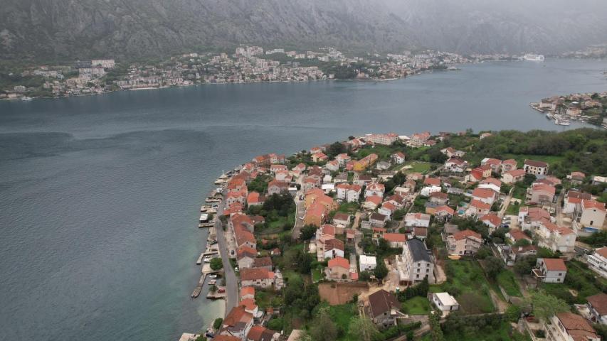 Urbanizovan plac 585 m², 50 m od mora sa pogledom na more – Prčanj, Kotor