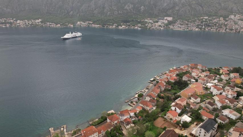 Urbanizovan plac 585 m², 50 m od mora sa pogledom na more – Prčanj, Kotor