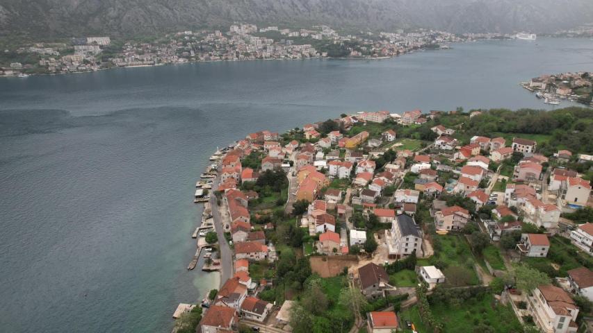 Urbanizovan plac 585 m², 50 m od mora sa pogledom na more – Prčanj, Kotor