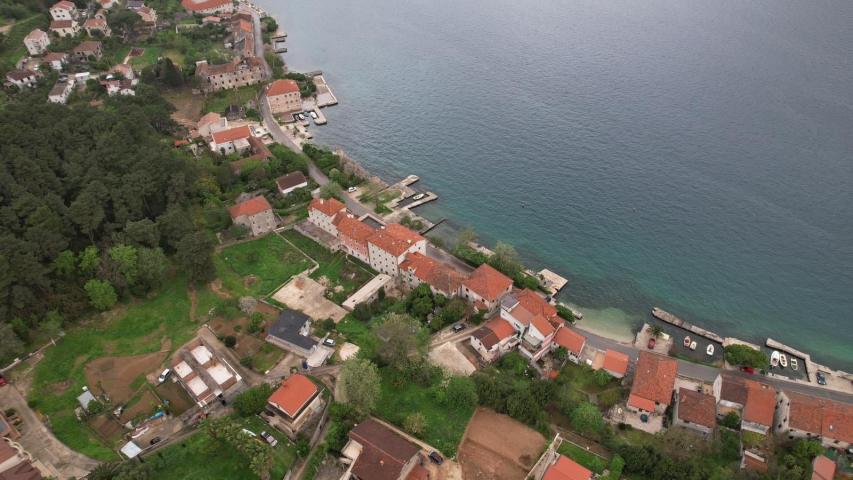 Urbanizovan plac 585 m², 50 m od mora sa pogledom na more – Prčanj, Kotor