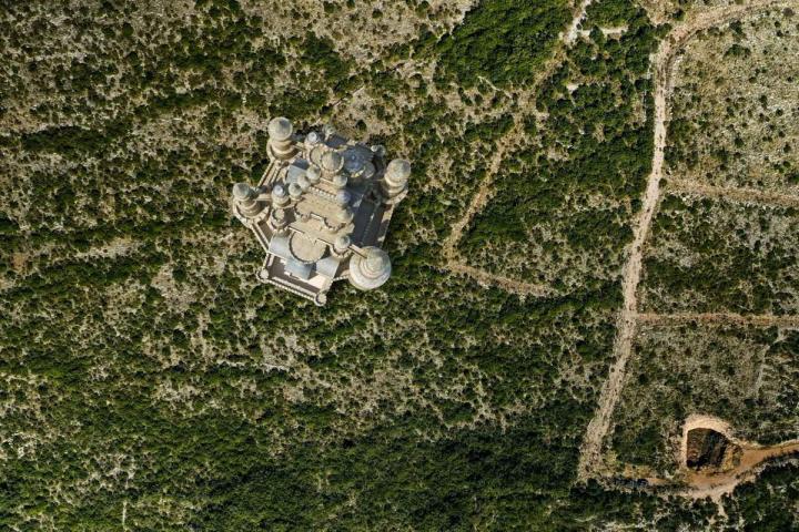 Jedinstven plac površine 2500m2 na samoj obali mora, Zagora, opština Kotor.  (Mogućnost plaćanja kri
