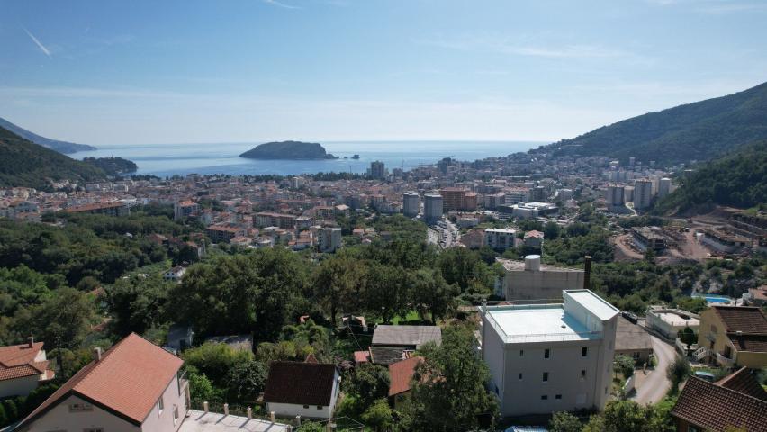 Urbanizovano zemljiste 750m² sa Panoramskim Pogledom na More i Grad u Budvi, Maine