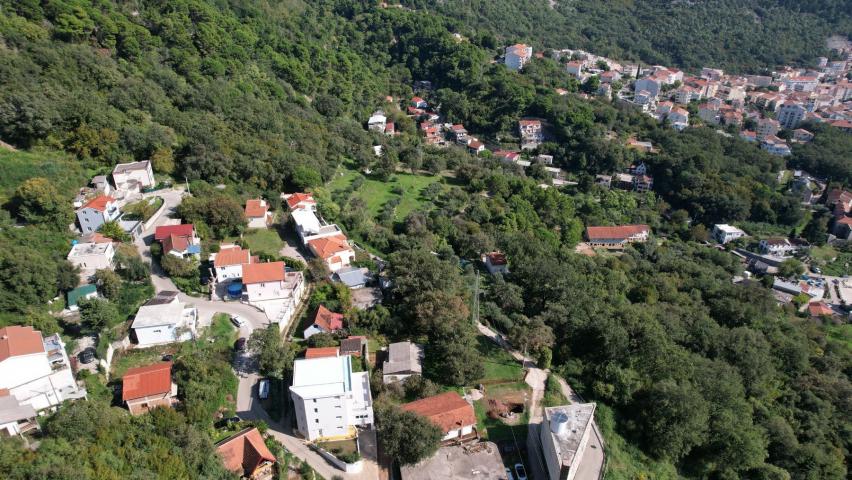 Urbanizovano zemljiste 750m² sa Panoramskim Pogledom na More i Grad u Budvi, Maine