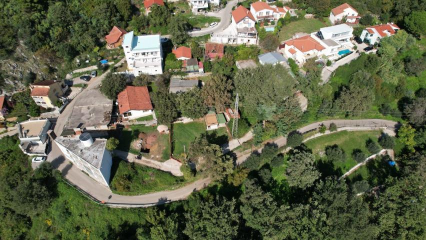 Urbanizovano zemljiste 750m² sa Panoramskim Pogledom na More i Grad u Budvi, Maine