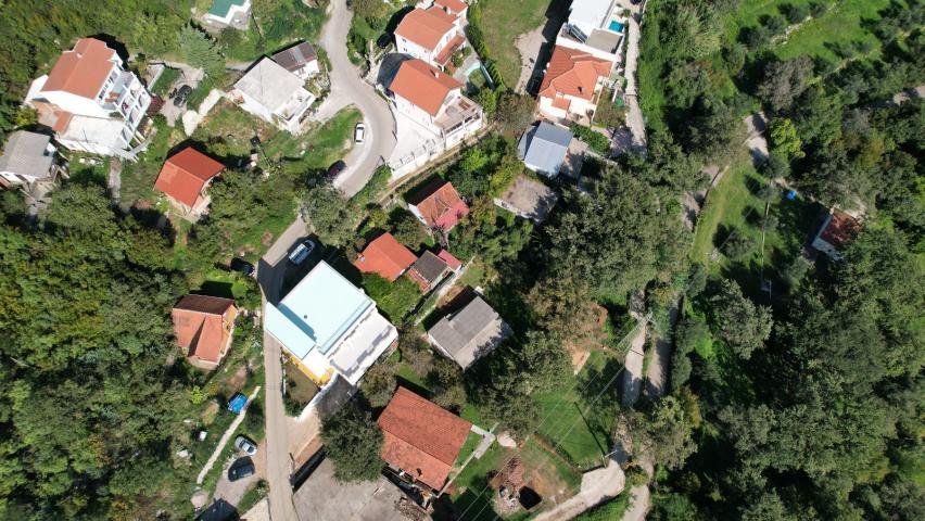 Urbanizovano zemljiste 750m² sa Panoramskim Pogledom na More i Grad u Budvi, Maine