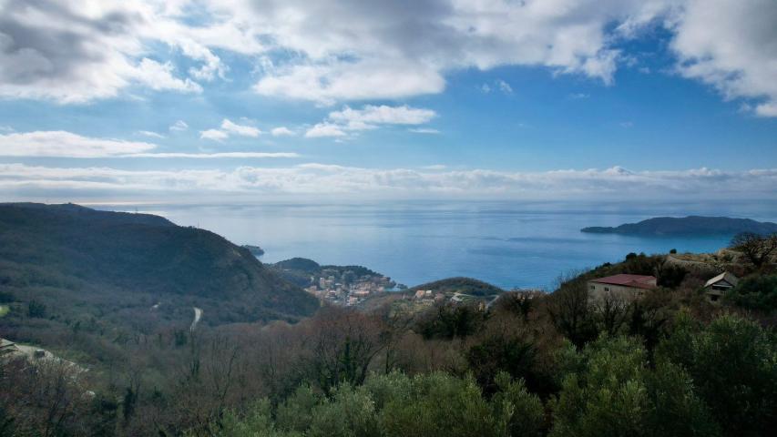 Urbanizovan plac 1118m2 sa pogledom na more-Kuljace, Budva