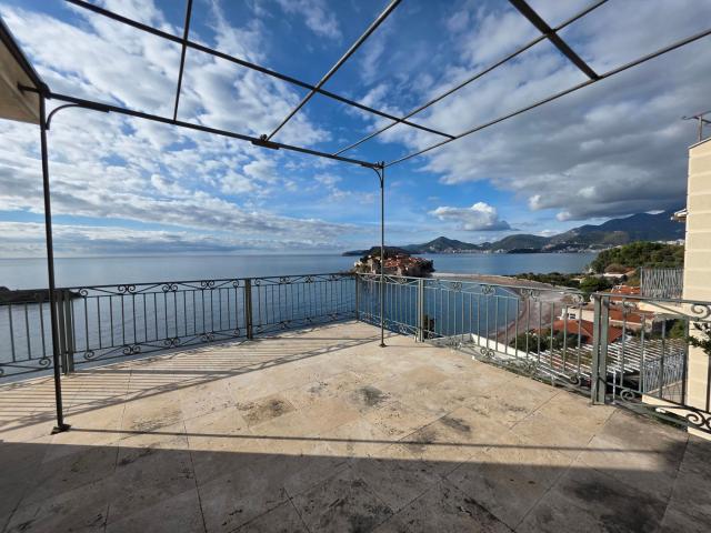 Luksuzni hotel sa spa centrom, restoranom i brojnim sadržajem na prodaju-Sveti Stefan, Crna Gora
