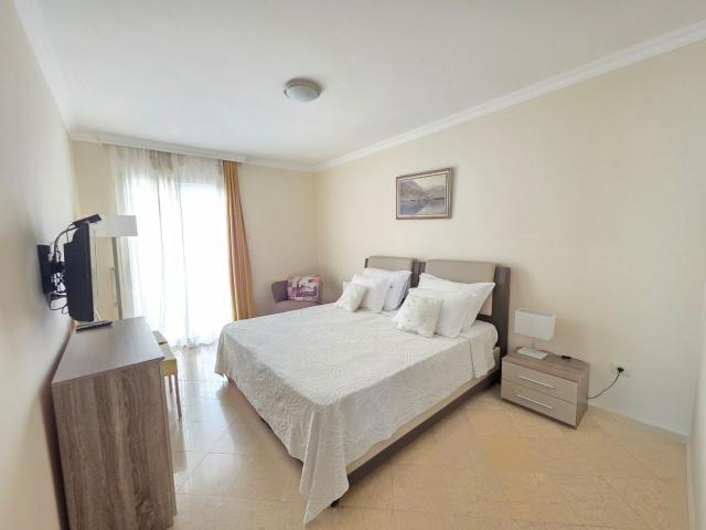 Luksuzni hotel sa spa centrom, restoranom i brojnim sadržajem na prodaju-Sveti Stefan, Crna Gora