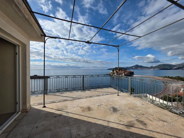 Luksuzni hotel sa spa centrom, restoranom i brojnim sadržajem na prodaju-Sveti Stefan, Crna Gora