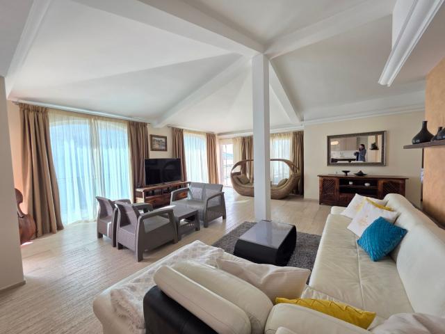 Luksuzni hotel sa spa centrom, restoranom i brojnim sadržajem na prodaju-Sveti Stefan, Crna Gora