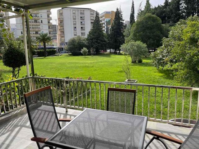 Dvosoban Stan 130m2 sa parking mestom na atraktivnoj lokaciji u Budvi (IZDAVANJE NA DUZI PERIOD)