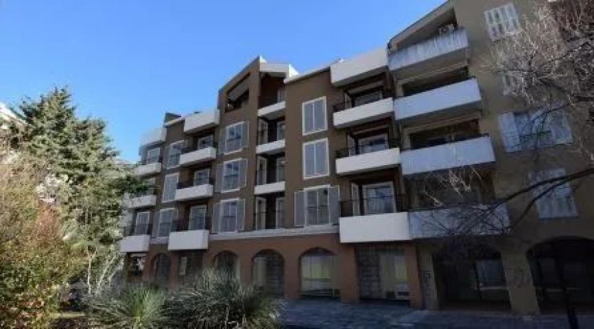 Dvosoban stan 53.10m² sa pogledom na more u novom stambeno poslovnoj zgradi-Budva, Adok