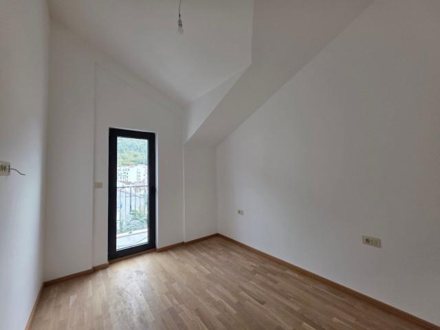 Dvosoban stan 53.10m² sa pogledom na more u novom stambeno poslovnoj zgradi-Budva, Adok