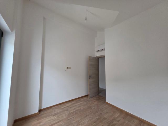 Dvosoban stan 53.10m² sa pogledom na more u novom stambeno poslovnoj zgradi-Budva, Adok
