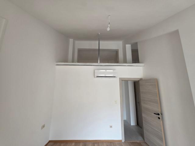 Dvosoban stan 70.86 m² sa dodatnom galerijom u novom stambeno poslovnoj zgradi-Budva, Adok