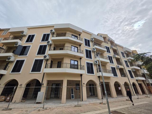 Dvosoban stan 70.86 m² sa dodatnom galerijom u novom stambeno poslovnoj zgradi-Budva, Adok