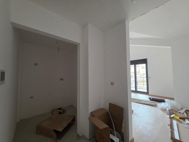 Dvosoban stan 70.86 m² sa dodatnom galerijom u novom stambeno poslovnoj zgradi-Budva, Adok