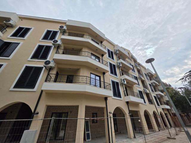 Dvosoban stan 70.86 m² sa dodatnom galerijom u novom stambeno poslovnoj zgradi-Budva, Adok